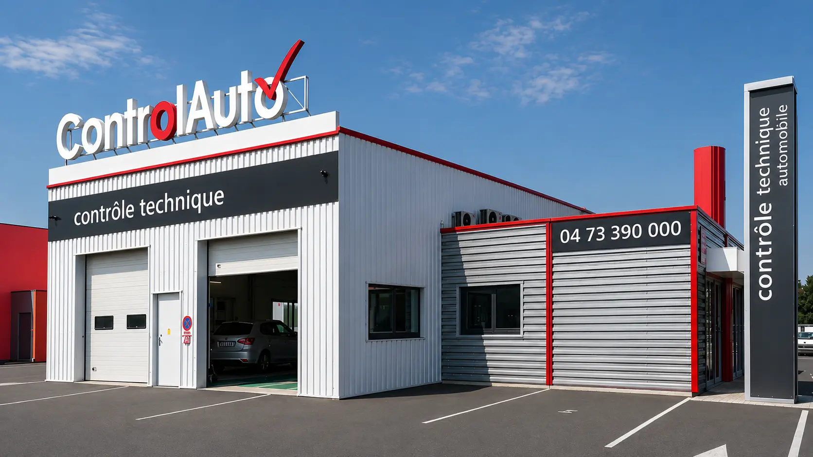Vue extérieure du centre de contrôle technique ControlAuto à Aubière, près de Clermont-Ferrand.